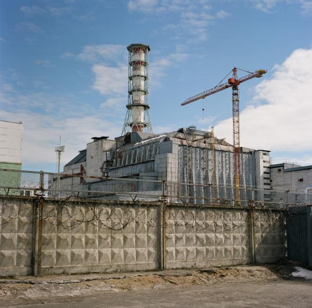 Der Betonsarkopharg um die Ruine des Atomkraftwerks Tschernobyl