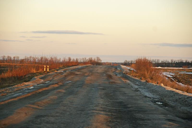 Die Straße gleicht einer Buckelpiste.