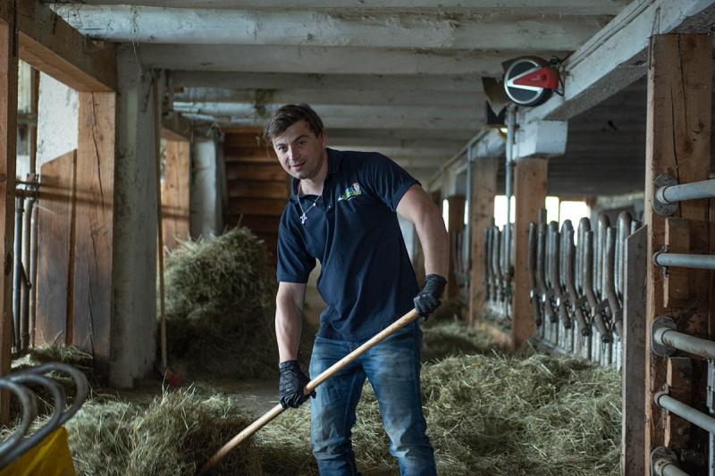 Heribert Moser, in seinem Stall