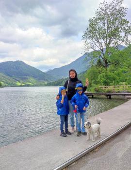 Oksanas Familie in Ybbs mit Hund