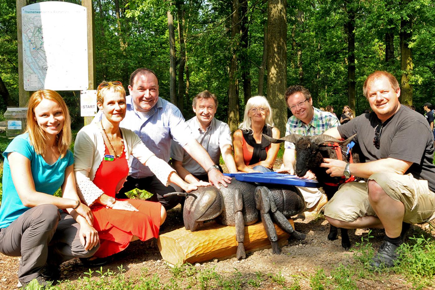 Gruppenfoto am Wildbienenerlebnisweg