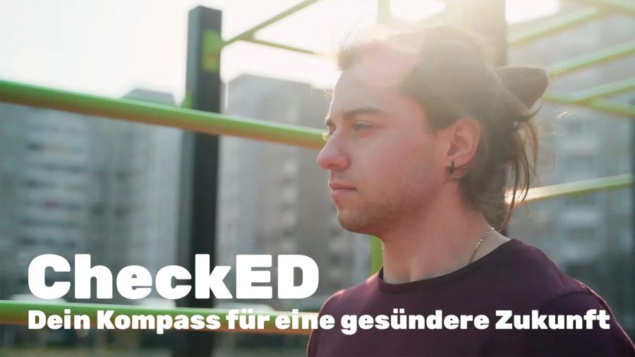 Junger Mann schaut nachdenklich in die Ferne. Auf dem Thumbnail steht "CheckED - dein Kompass fpr eine gesündere Zukunft"