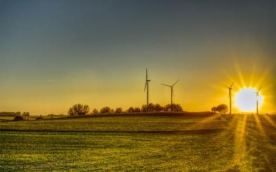 Sonnenuntergang an Windräder