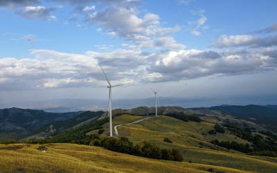 Windräder auf Bergen