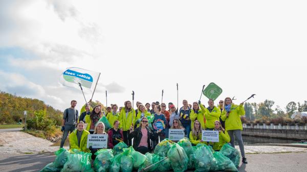 Donau Müllsammelaktion mit HOFER