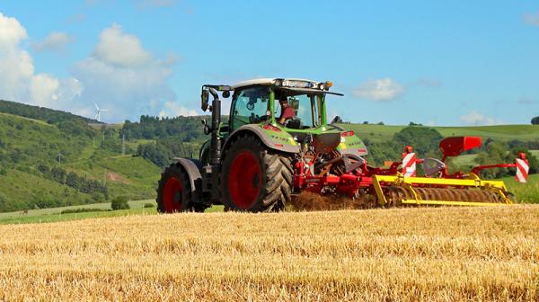 Landwirtschaft - Traktor am Feld