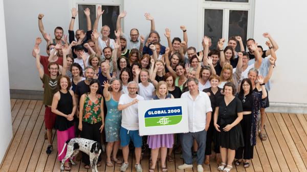 Gruppenfoto von GLOBAL 2000 Mitarbeiter:innen